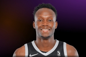 队记：马刺已签下锋线球员奥萨伊-奥西福 21人大名单已齐整