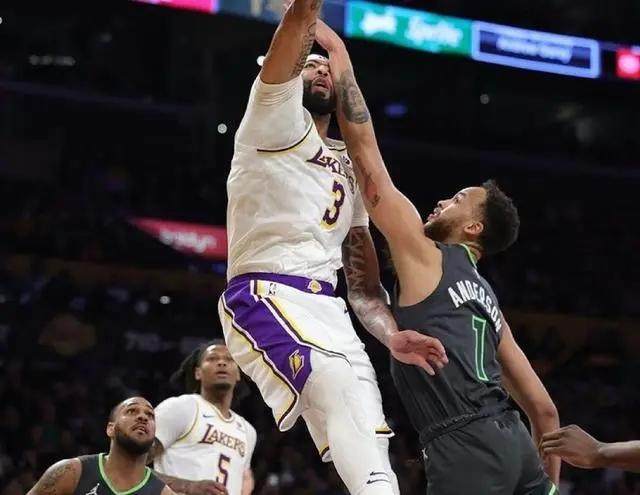 爱奇艺体育直播-詹皇缺阵浓眉伤退 湖人输回解放前将和勇士决战