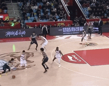 爱奇艺体育-啊！袭裆2米25大中锋！广东队昔日三冠成员